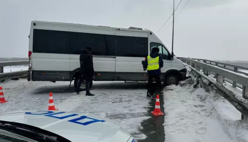 На старом мосту из-за серьезного ДТП перекрыли дорогу в обе стороны