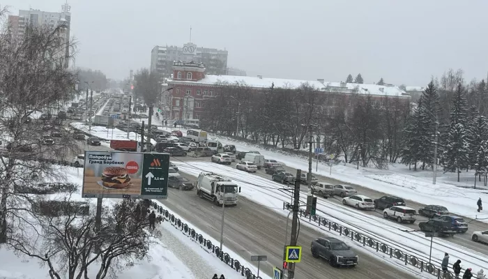 В Барнауле машины встали в вечерних восьмибалльных пробках