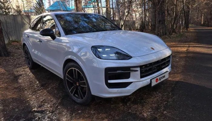 Белоснежный Porsche Cayenne с панорамной крышей продают за 22,8 млн рублей в Барнауле