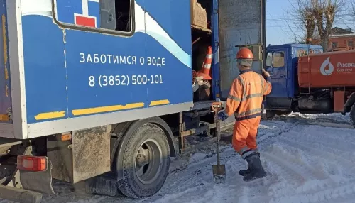 Частные дома и многоэтажки остались без воды в Барнауле