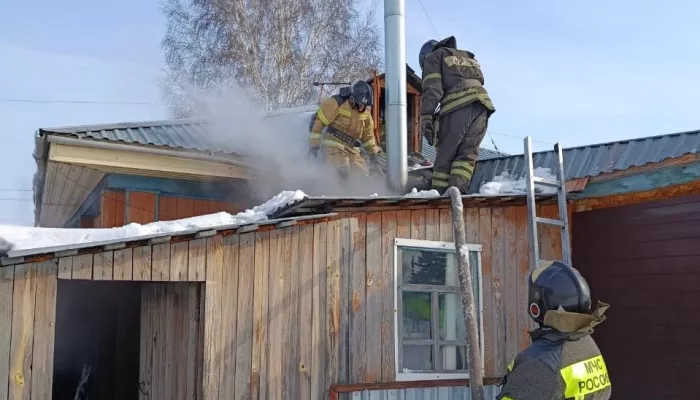 76-летнюю пенсионерку спасли при пожаре в частном доме в Камне-на-Оби