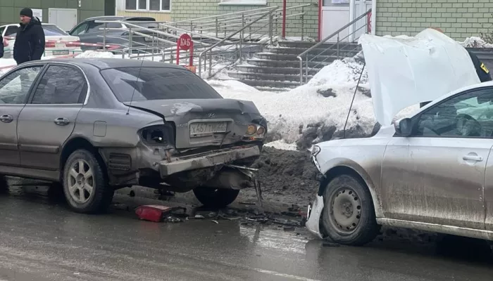 Массовое ДТП с пятью машинами произошло в Барнауле