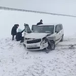 На трассе перед Новоалтайском машина слетела в кювет при массовом ДТП