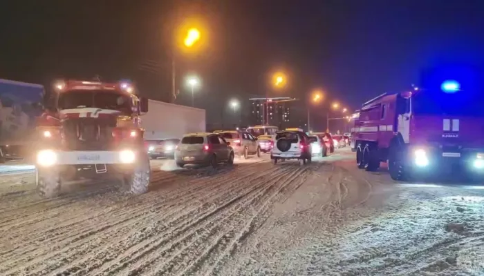 Движение по Павловскому тракту в Барнауле перекрыли до 6 утра из-за пожара