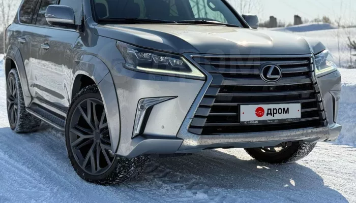 Серебристый Lexus с оригинальным пробегом продают за 8 млн рублей в Барнауле. Фото