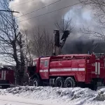 В Барнауле горит деревянное здание на улице Анатолия