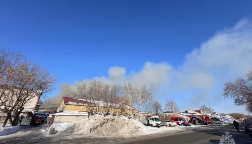 Пожар начался еще вечером: в Барнауле локализовали возгорание на пр. Калинина