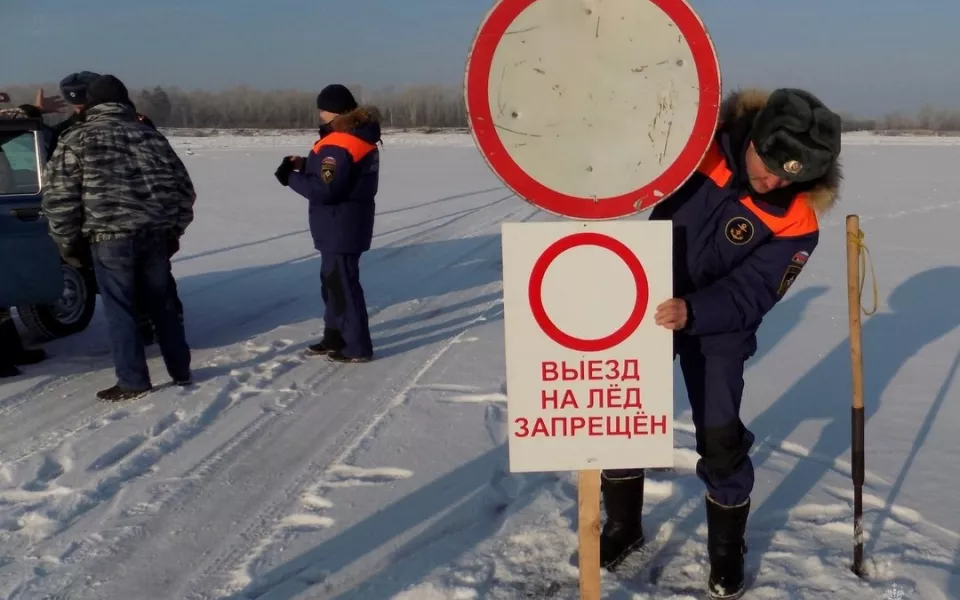 В Алтайском крае закрыли одну из оставшихся ледовых переправ