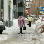 Барнаул покрылся ледяной коркой после мартовского дождя. Фоторепортаж