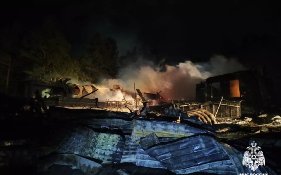 Стали известны подробности пожара на турбазе в Горном Алтае