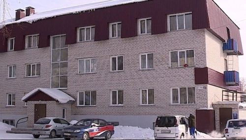 Барнаульским сиротам предоставили жилье в холодном доме с сыростью и плесенью