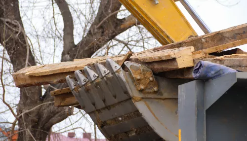 Еще две деревянные малоэтажки изъяли под снос в Барнауле