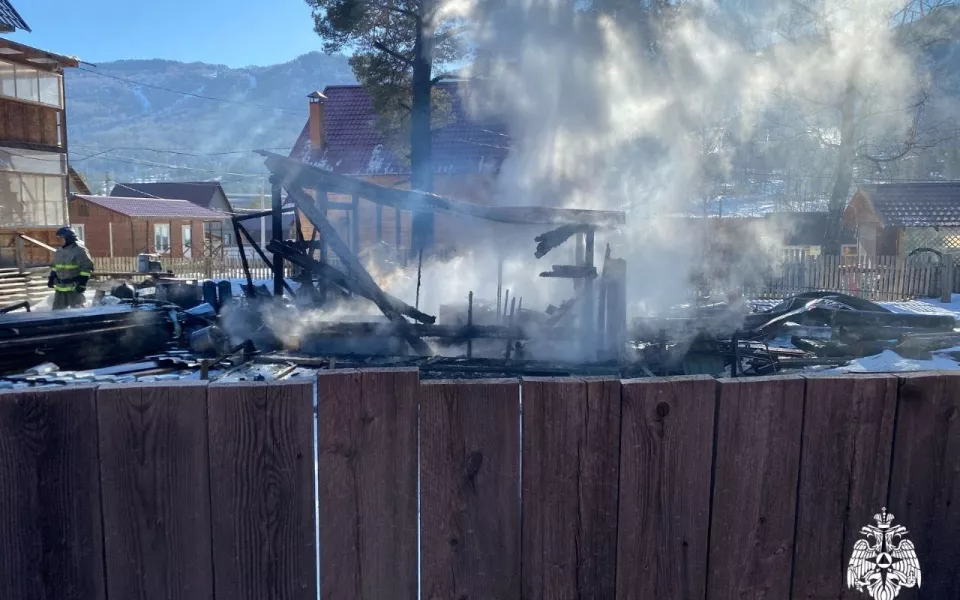 Стали известны подробности пожара в селе Озерном Горного Алтая