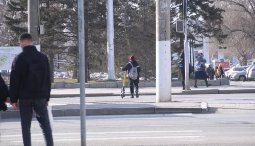 Жителя Алтайского края арестовали за хмельную езду на самокате без прав