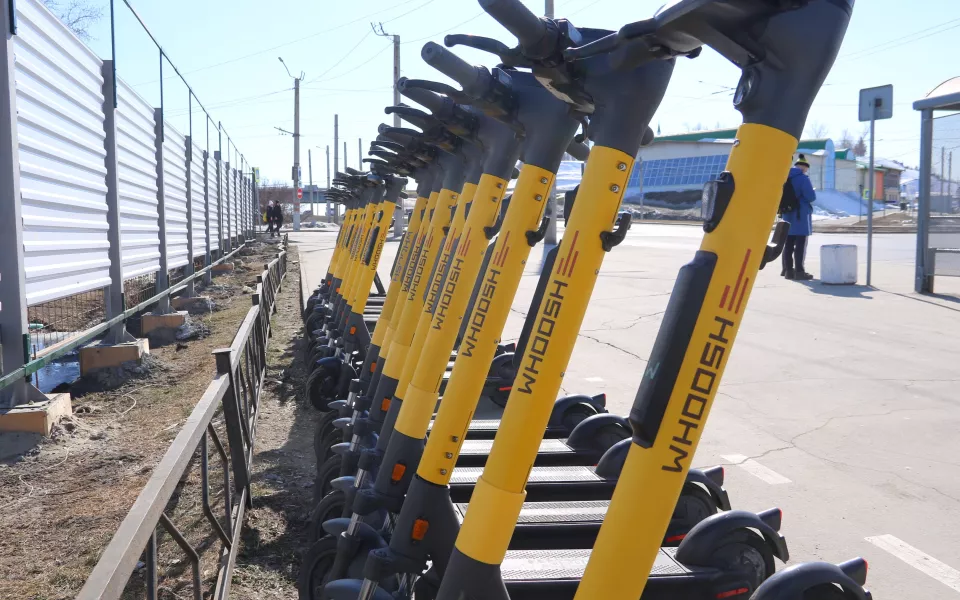 Максимальную скорость электросамокатов снизили до 20 км/ч