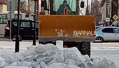 Снежный городок разобрали возле Старого базара в Барнауле