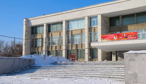 Мотор в капитале: в Барнауле переделывают крупнейший в городе дворец культуры. Фото