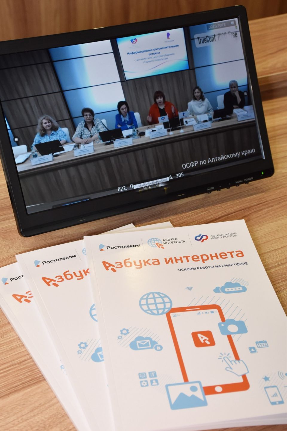 Учебный курс "Основы работы в нейросетях" Учебный курс "Основы работы в нейросетях"