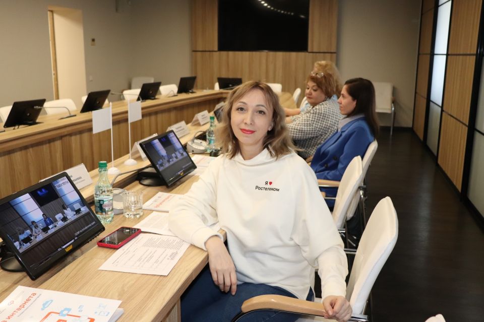 Учебный курс "Основы работы в нейросетях" Учебный курс "Основы работы в нейросетях"