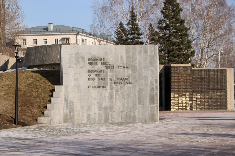 Реставрация Мемориала Славы в Барнауле. Апрель 2025 года Реставрация Мемориала Славы в Барнауле. Апрель 2025 года
