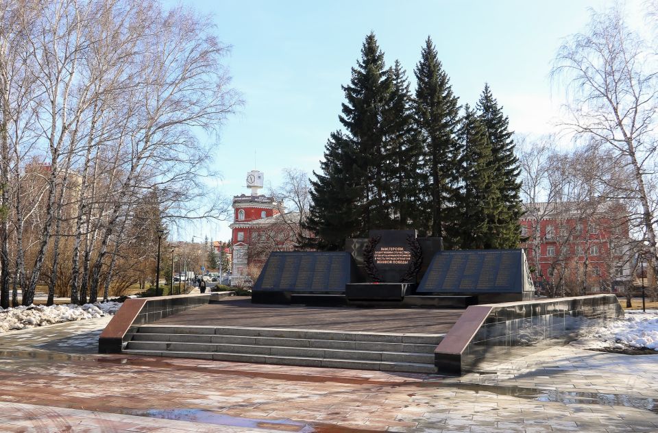 Реставрация Мемориала Славы в Барнауле. Апрель 2025 года Реставрация Мемориала Славы в Барнауле. Апрель 2025 года