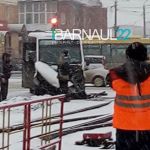 ДТП с двумя автобусами произошло утром 21 февраля в Барнауле – трое пострадавших