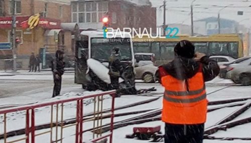 ДТП с двумя автобусами произошло утром 21 февраля в Барнауле – трое пострадавших
