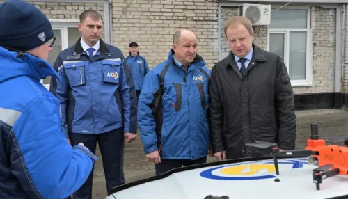 Губернатор Виктор Томенко посетил Алтайкрайэнерго