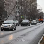 Около 100 км гарантийных дорог в Барнауле проверят на наличие дефектов