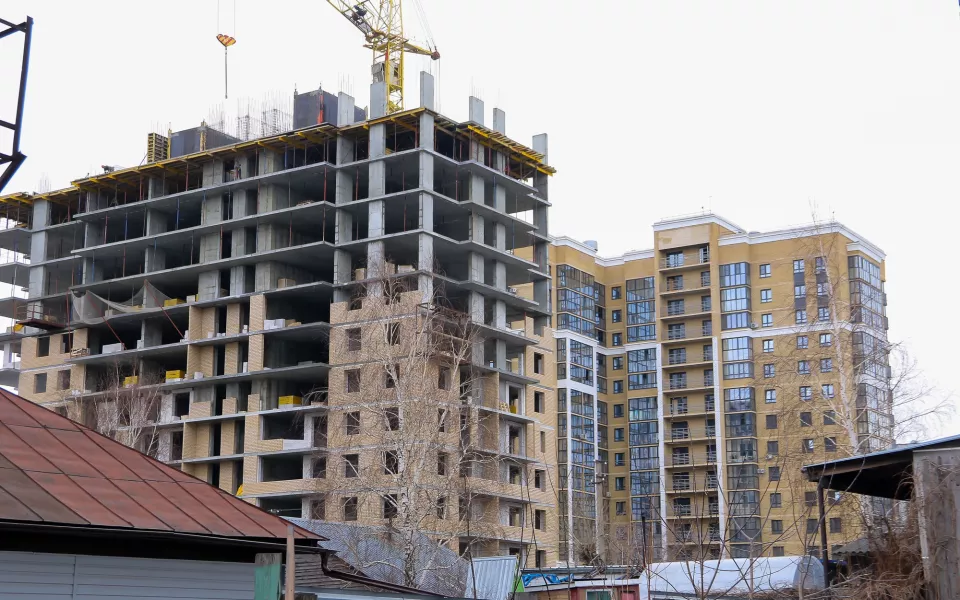 Желтый гигант: как на месте частного сектора Барнаула строят ЖК на 333 жильца. Фото