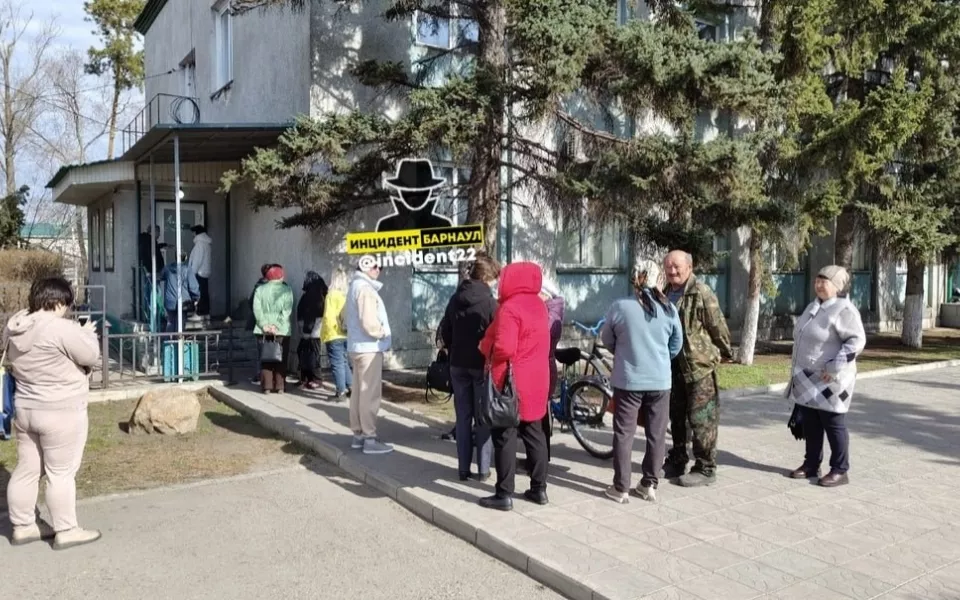 В алтайском селе остался один банкомат на весь район