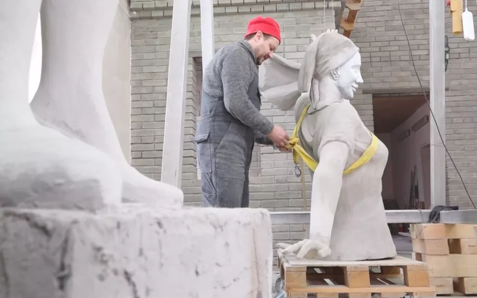 В барнаульском парке Изумрудный должна была появиться скульптура ткачихи