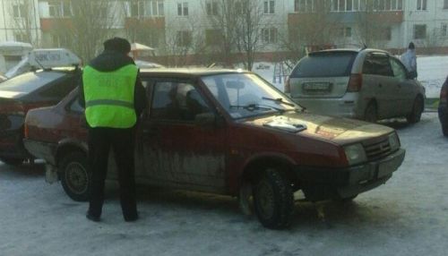 Автовандалы опять атаковали двор на Чеглецова в Барнауле