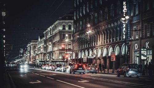 BMW насмерть задавил двух пешеходов на тротуаре в Петербурге