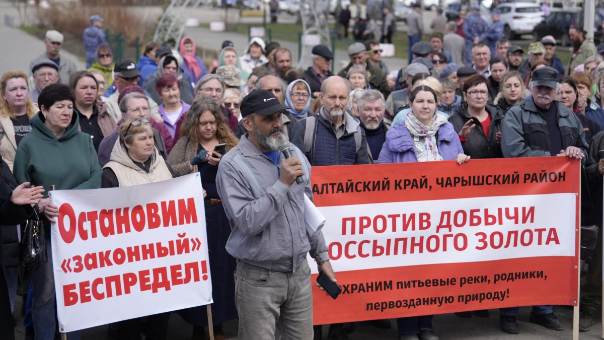 Митинг против добычи россыпного золота в Солонешенском муниципальным округе