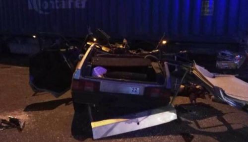 Три человека на девятке с алтайскими номерами погибли в Новосибирске