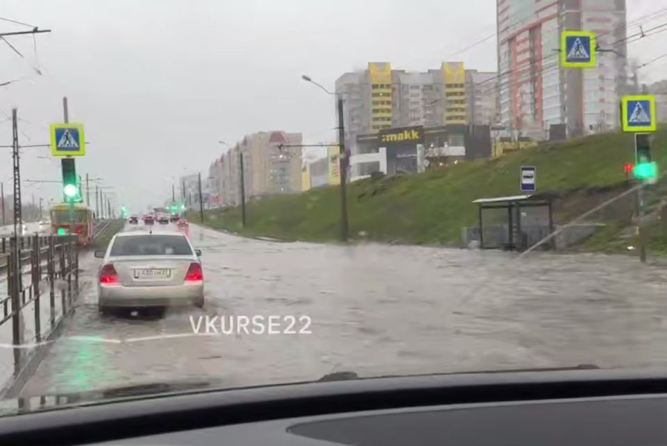 Затопленная дорога на ул. Малахова Затопленная дорога на ул. Малахова