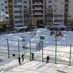 Спортивную площадку снесли в Барнауле, потому что жильцам мешали крики детей