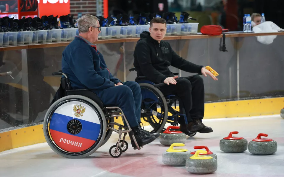 Замершие надежды: почему алтайских керлингистов-колясочников оставили безо льда