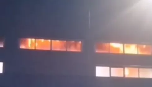 На Павловском деревообрабатывающем комбинате произошел пожар. Видео