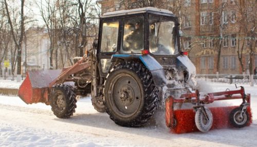 Пожилую женщину в Татарстане везли до скорой в ковше трактора
