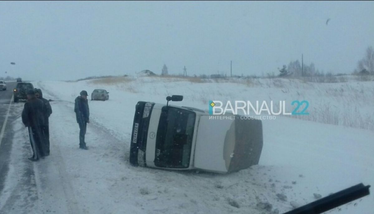 Одна перевернулась, другая в кювете: ДТП 27 февраля на алтайской трассе -  Толк 27.02.2019