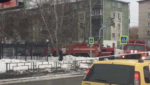 Людей эвакуируют из здания в центре Барнаула утром 27 февраля