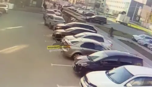 В Барнауле машина наехала на подростка и скрылась с места ДТП