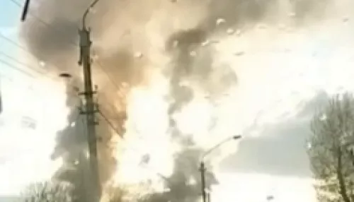 В Барнауле произошел пожар на 80 квадратах в частном доме. Видео