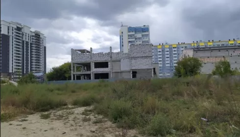 В Барнауле через суд хотят разлучить владельца и часть долгостроя у ТРЦ Волна