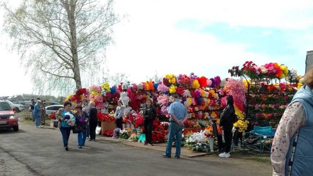 Родительский день на барнаульских кладбищах