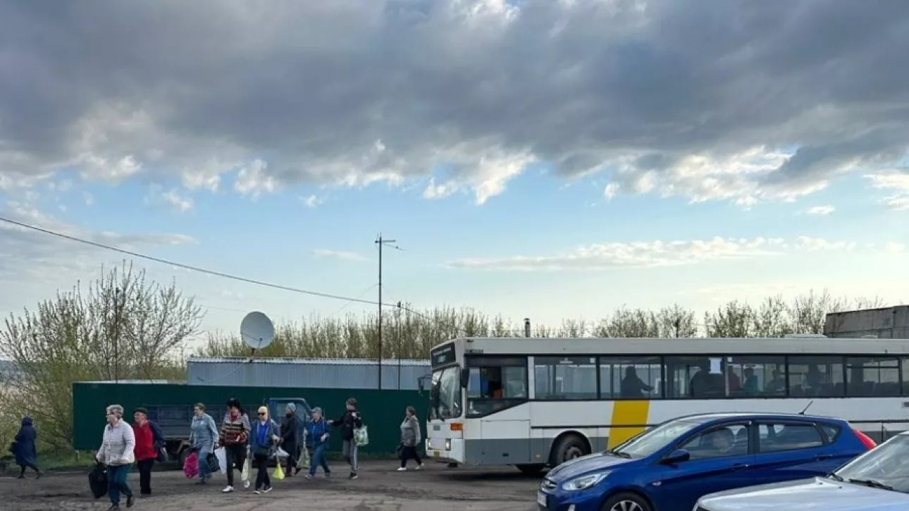 Бесплатный транспорт запустят до кладбищ Барнаула на Радоницу. Расписание