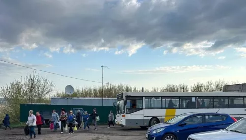 Почти 38 тысяч барнаульцев посетили кладбища в родительский день. Фото