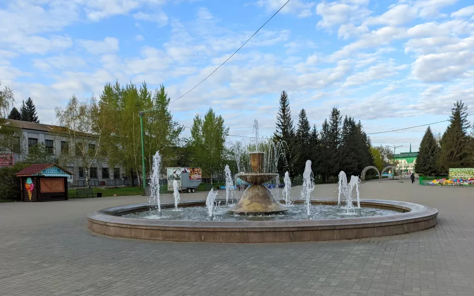 В Бийске расконсервировали и запустили в работу фонтаны